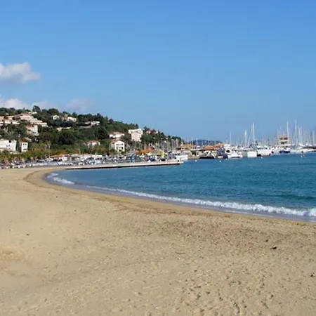Mazet Climatise 3 Pieces Avec Piscine Et Parking, Quartier Calme, - Fr-1-251-840 Holiday home Le Lavandou