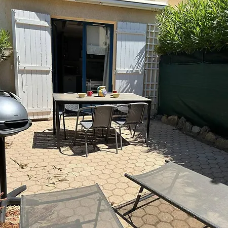 Mazet Climatise 3 Pieces Avec Piscine Et Parking, Quartier Calme, - Fr-1-251-840 * Le Lavandou